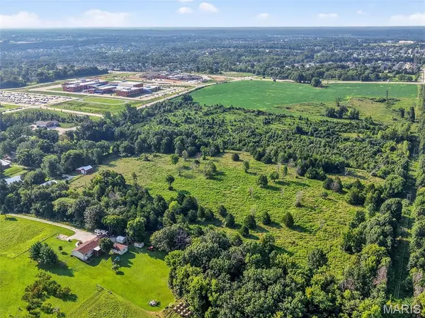 977 N Point Prairie RD, Wentzville, MO 63385