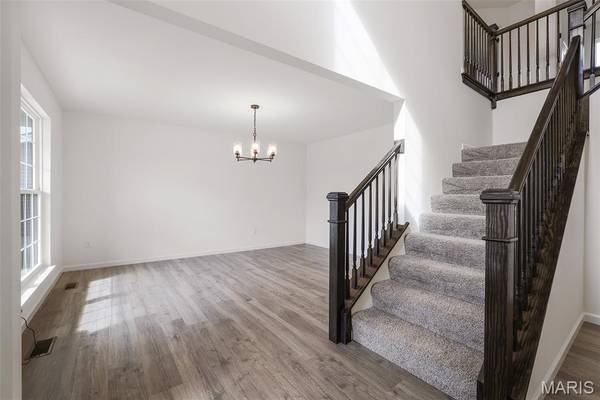 1748 Martingale LN, Eureka, MO 63025