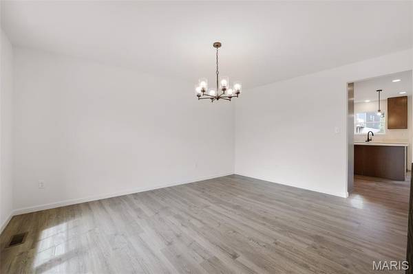 1748 Martingale LN, Eureka, MO 63025