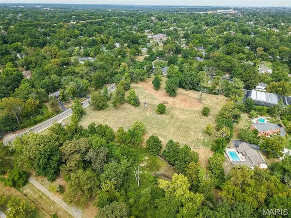 2062 N Ballas RD, Des Peres, MO 63131