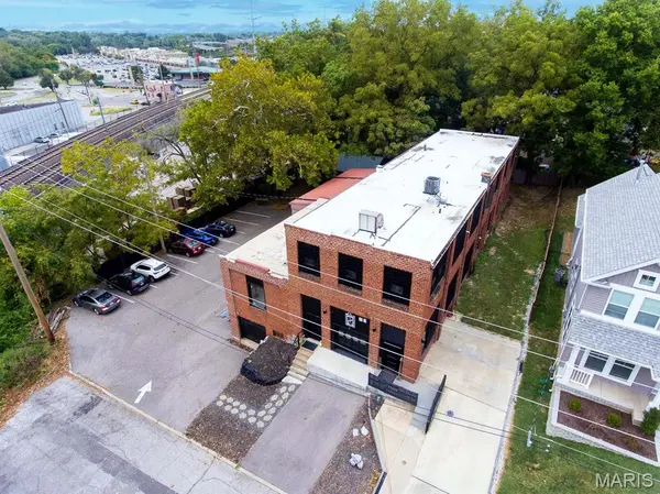 3723 Commonwealth AVE, Maplewood, MO 63143