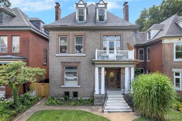3532 Victor ST, St Louis, MO 63104