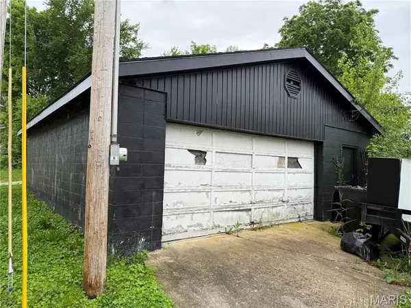 510 W 1st ST, Mountain Grove, MO 65711