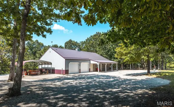24418 Golden Beach Rd, Eldon, MO 65011