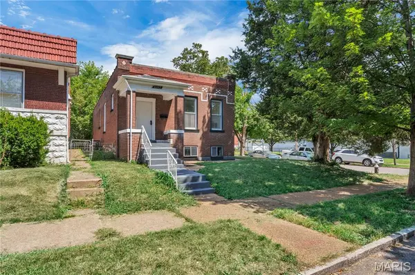 4163 Walsh ST, St Louis, MO 63116