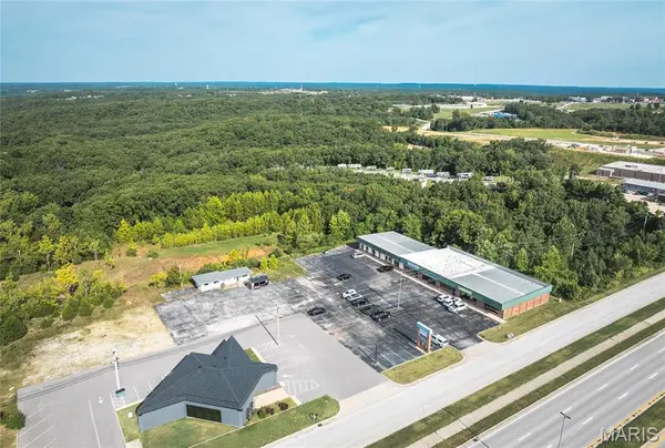 571 VFW Memorial DR, St Robert, MO 65584