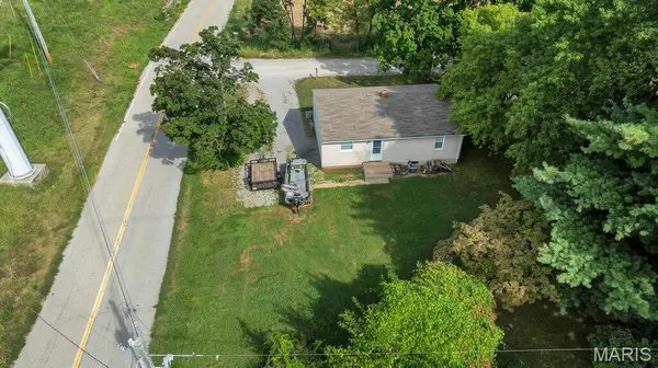 2828 Mulberry LN, St Charles, MO 63303