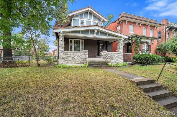 5904 Waterman, St Louis, MO 63112