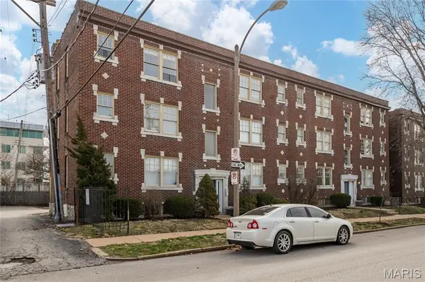 1014 Oakview PL, St Louis, MO 63110