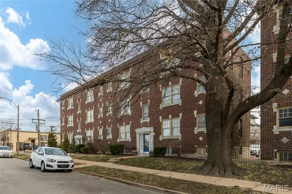 1014 Oakview PL, St Louis, MO 63110