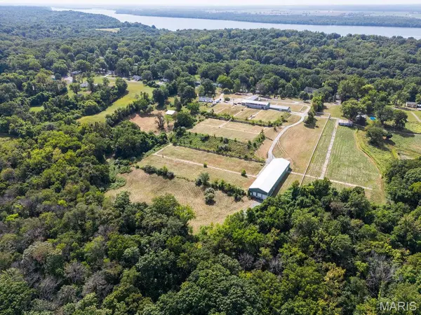 3808 Stanka LN, Godfrey, IL 62035