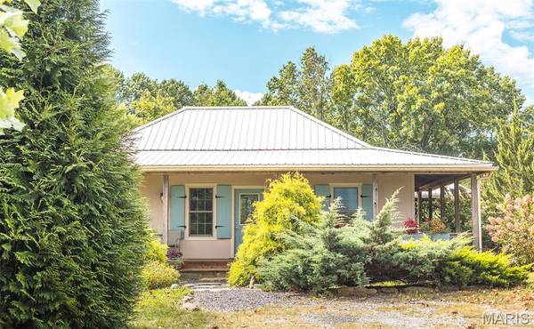 295 Panthers Den RD, Makanda, IL 62958