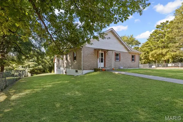 400 Conniston DR, Belleville, IL 62223
