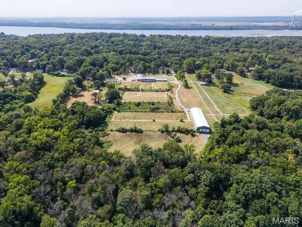 3808 Stanka, Godfrey, IL 62035