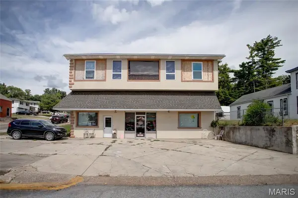 102 E Quincy ST, Pleasant Hill, IL 62366