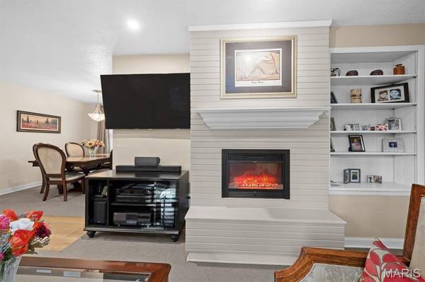 671 Glen Crossing RD, Glen Carbon, IL 62034