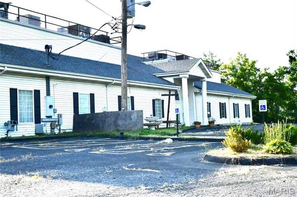 10192 Halls Ferry RD, Florissant, MO 63136