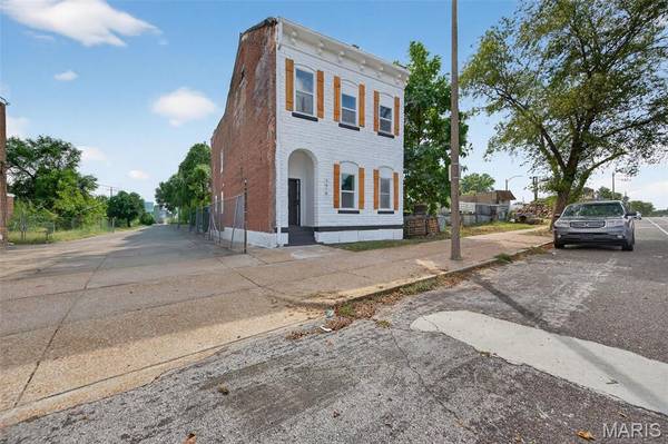3618 S Broadway ST, St Louis, MO 63118