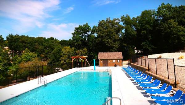 2016 Heather DR, Lake Sherwood, MO 63357