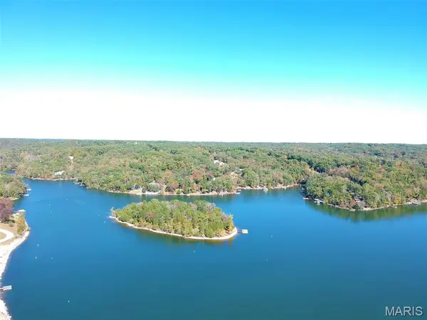 2015 Heather DR, Lake Sherwood, MO 63357