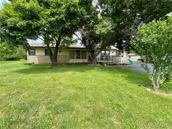 13 Kehner RD, Steelville, MO 65565