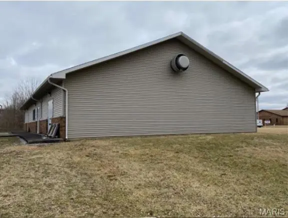 3310 Water Tower RD, Marion, IL 62959