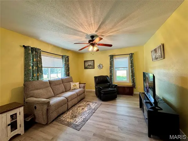 5667 Humbert RD, Godfrey, IL 62035