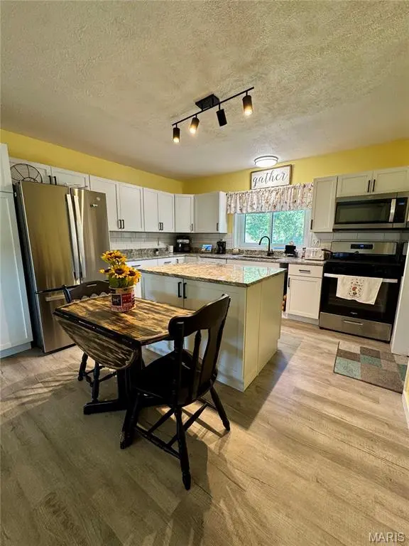 5667 Humbert RD, Godfrey, IL 62035