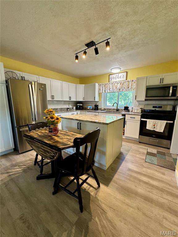 5667 Humbert RD, Godfrey, IL 62035