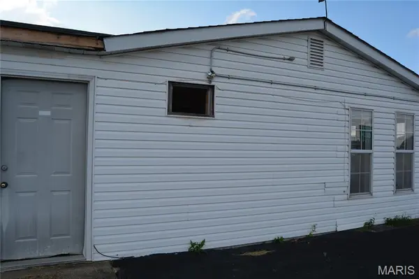 14980 NW Veterans memorial Parkway Pkwy NW #A, B, C, Wright City, MO 63390