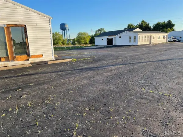 14980 NW Veterans memorial Parkway Pkwy NW #A, B, C, Wright City, MO 63390