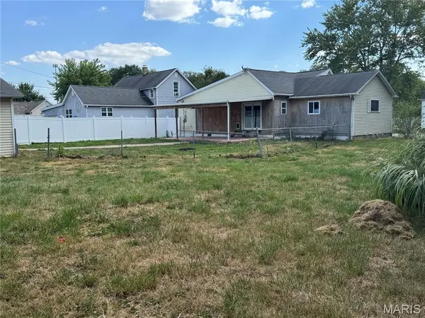 309 W 3rd South ST, Mount Olive, IL 62069