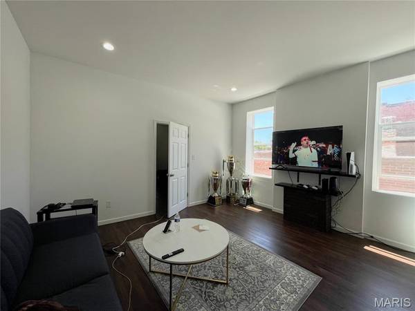 3819 Nebraska AVE, St Louis, MO 63118