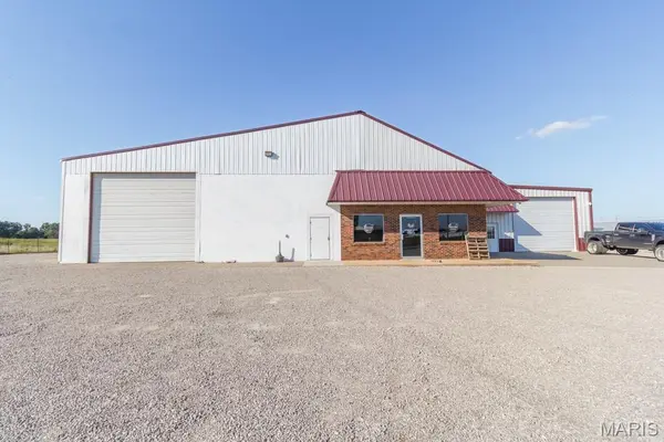 19243 EQUESTRIAN RD, Lebanon, MO 65536