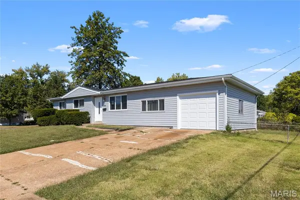 425 Jana DR, Florissant, MO 63031