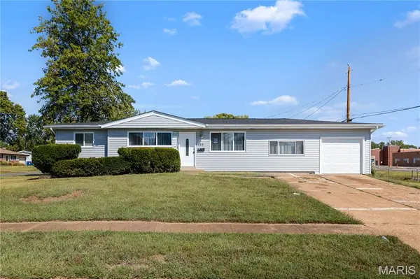 425 Jana DR, Florissant, MO 63031