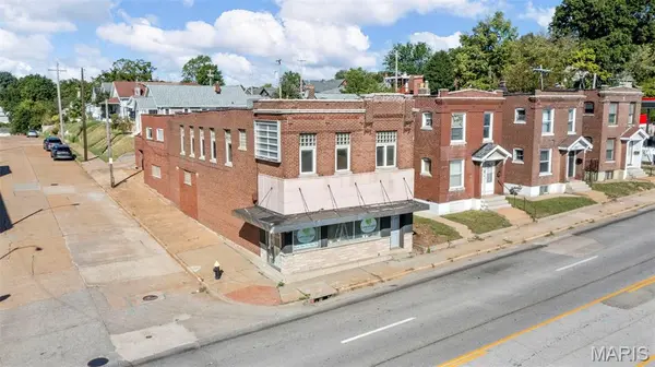 1325 Hampton AVE, St Louis, MO 63139