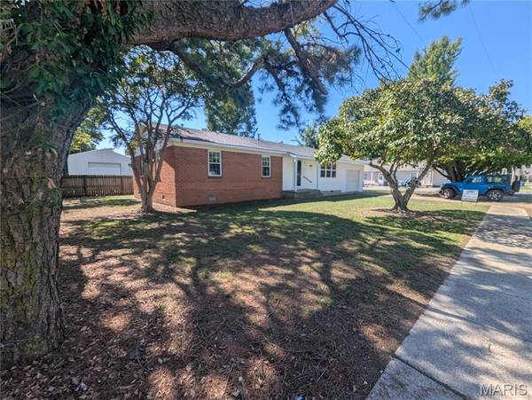 301 E Jackson, Hayti, MO 63851