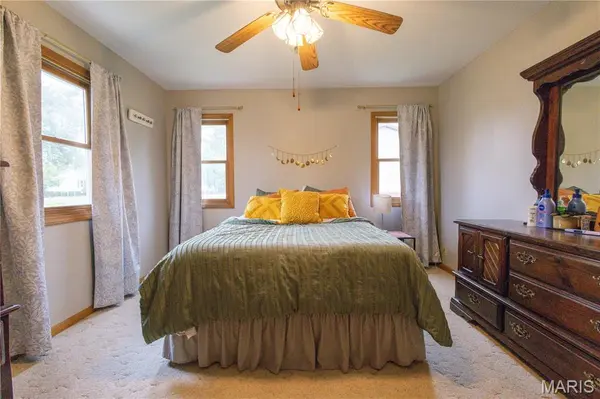 700 Ely St, Perry, MO 63462