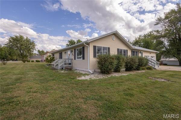 700 Ely St, Perry, MO 63462