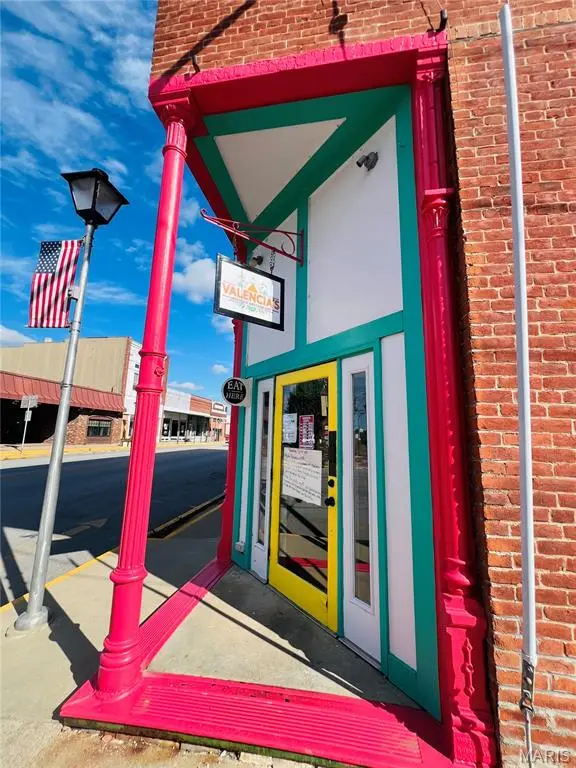 100 E Main ST, Perry, MO 63462