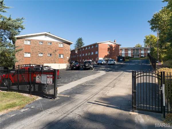 4318 Walker LN, Normandy, MO 63121