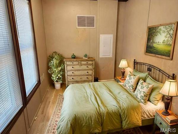 411 W Nelson, Conway, MO 65632