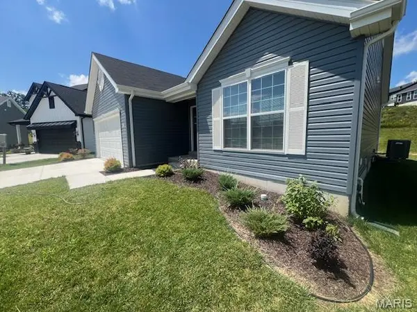 356 Winding Bluffs CT, Fenton, MO 63026