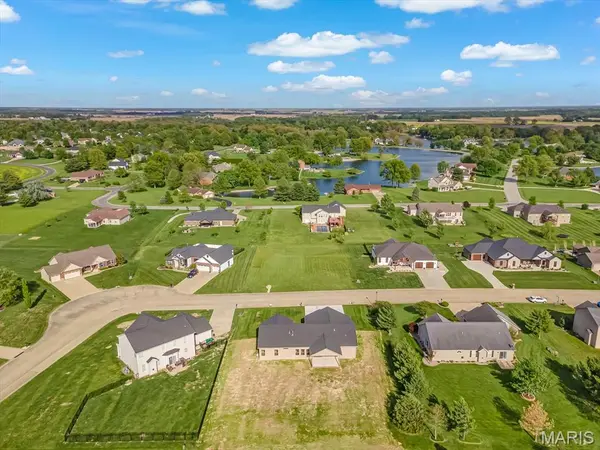 4016 Autumn Oak DR, Smithton, IL 62285