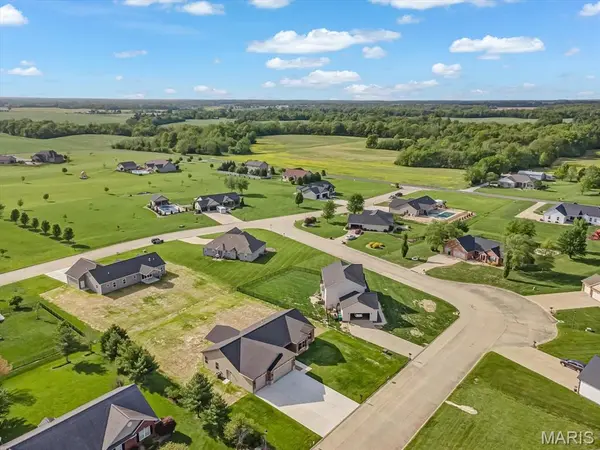 4016 Autumn Oak DR, Smithton, IL 62285