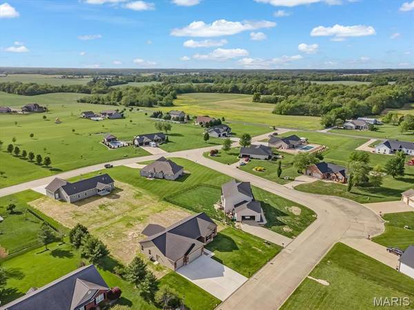 4016 Autumn Oak DR, Smithton, IL 62285