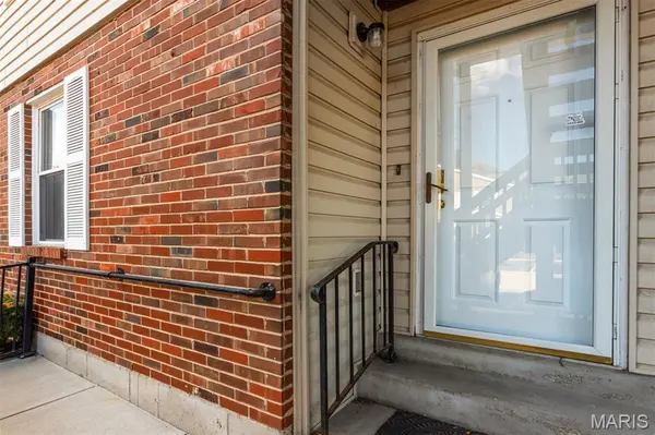 2112 New Sun DR, Florissant, MO 63031