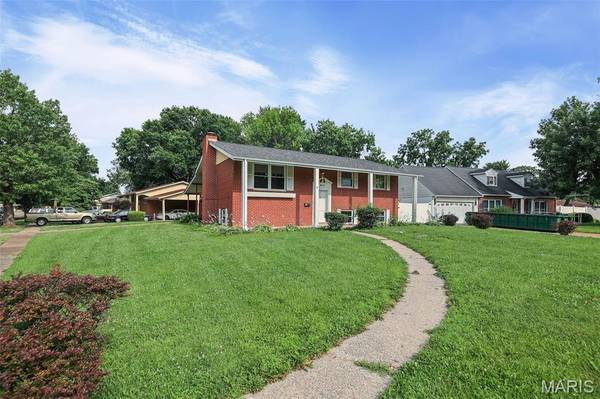 52 Villa Dr DR, Granite City, IL 62040