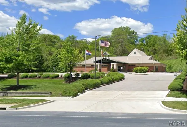1821 S River RD, St Charles, MO 63303